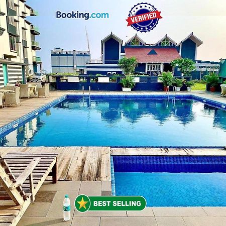 Gr Palace, In Front Of Sea-Beach With Breakfast, Swimming-Pool, Fully Air-Conditioned, Hotel With Parking Availability ปูรี ภายนอก รูปภาพ