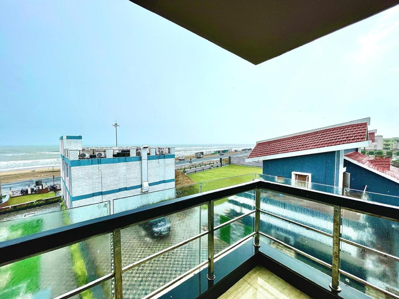 Gr Palace, In Front Of Sea-Beach With Breakfast, Swimming-Pool, Fully Air-Conditioned, Hotel With Parking Availability ปูรี ภายนอก รูปภาพ