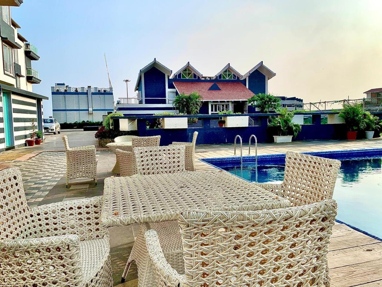 Gr Palace, In Front Of Sea-Beach With Breakfast, Swimming-Pool, Fully Air-Conditioned, Hotel With Parking Availability ปูรี ภายนอก รูปภาพ