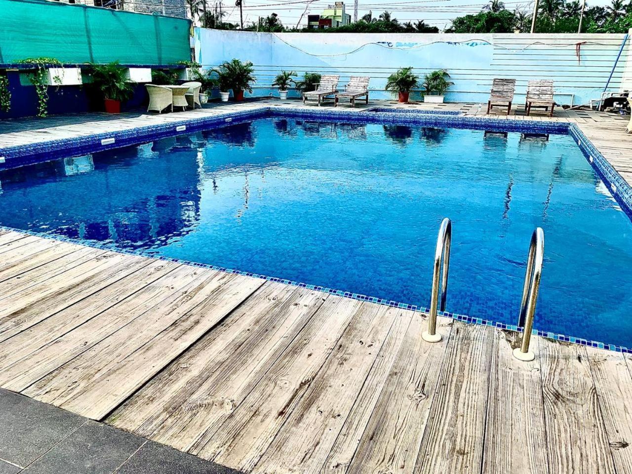 Gr Palace, In Front Of Sea-Beach With Breakfast, Swimming-Pool, Fully Air-Conditioned, Hotel With Parking Availability ปูรี ภายนอก รูปภาพ