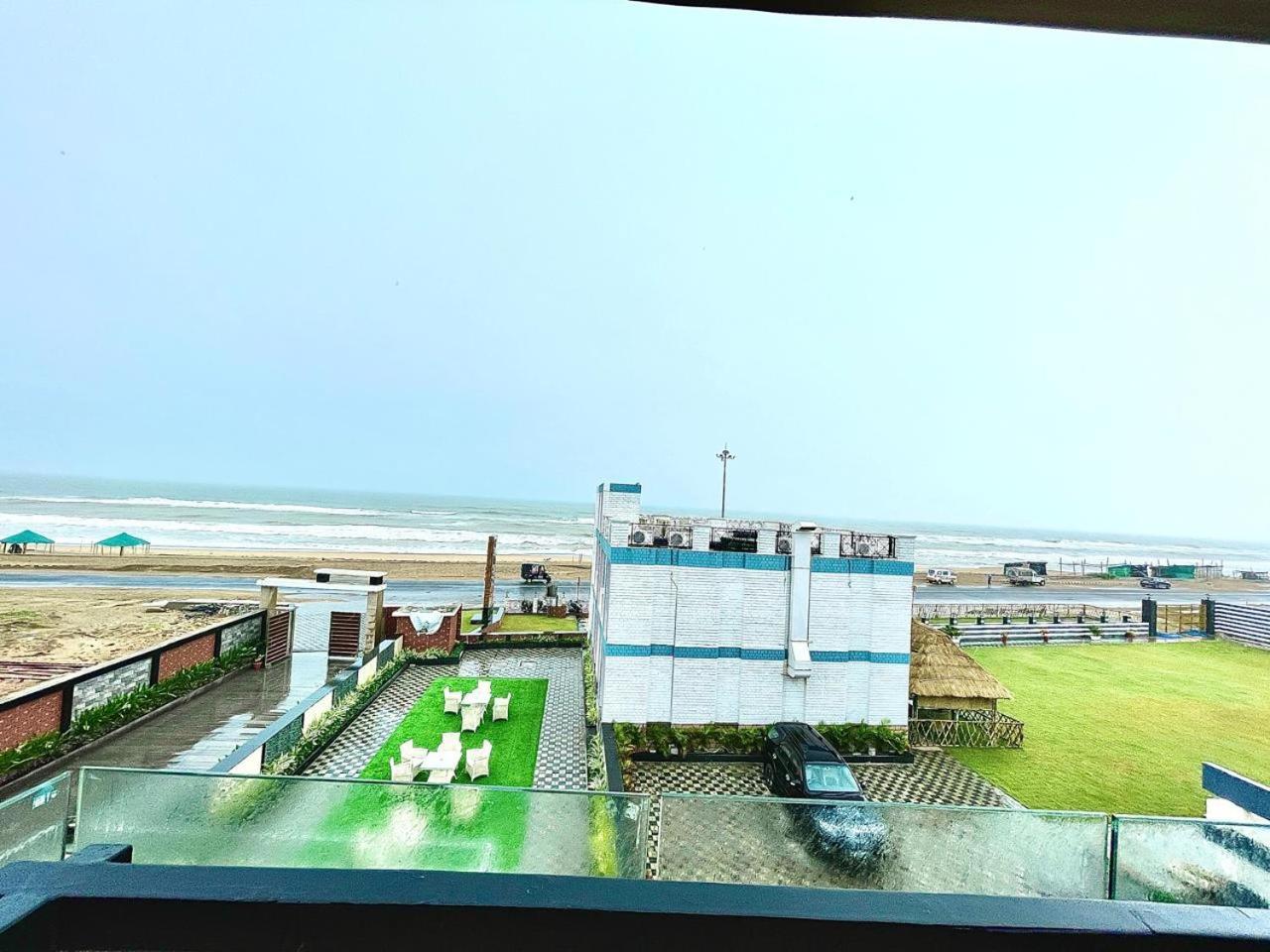 Gr Palace, In Front Of Sea-Beach With Breakfast, Swimming-Pool, Fully Air-Conditioned, Hotel With Parking Availability ปูรี ภายนอก รูปภาพ