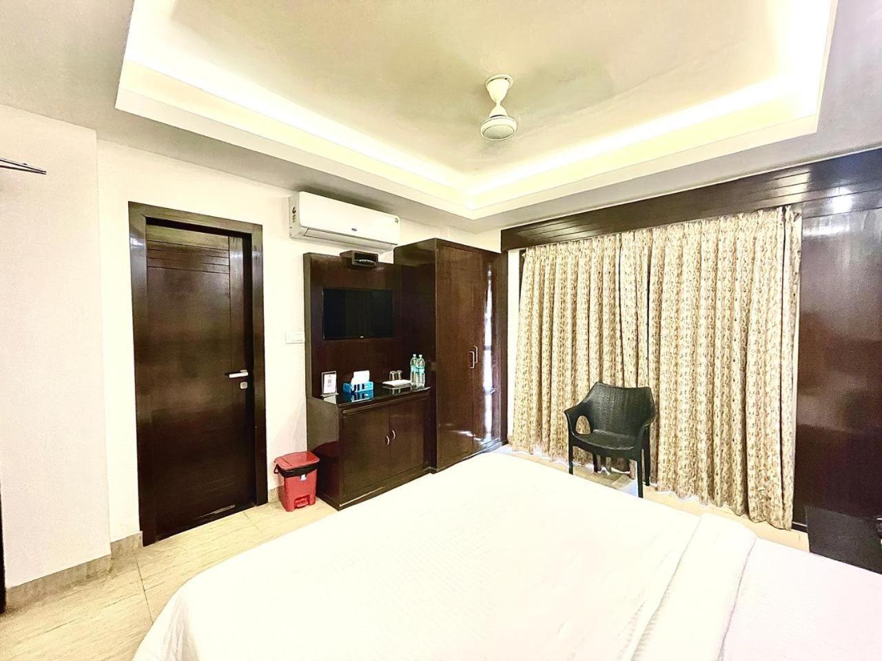 Gr Palace, In Front Of Sea-Beach With Breakfast, Swimming-Pool, Fully Air-Conditioned, Hotel With Parking Availability ปูรี ภายนอก รูปภาพ