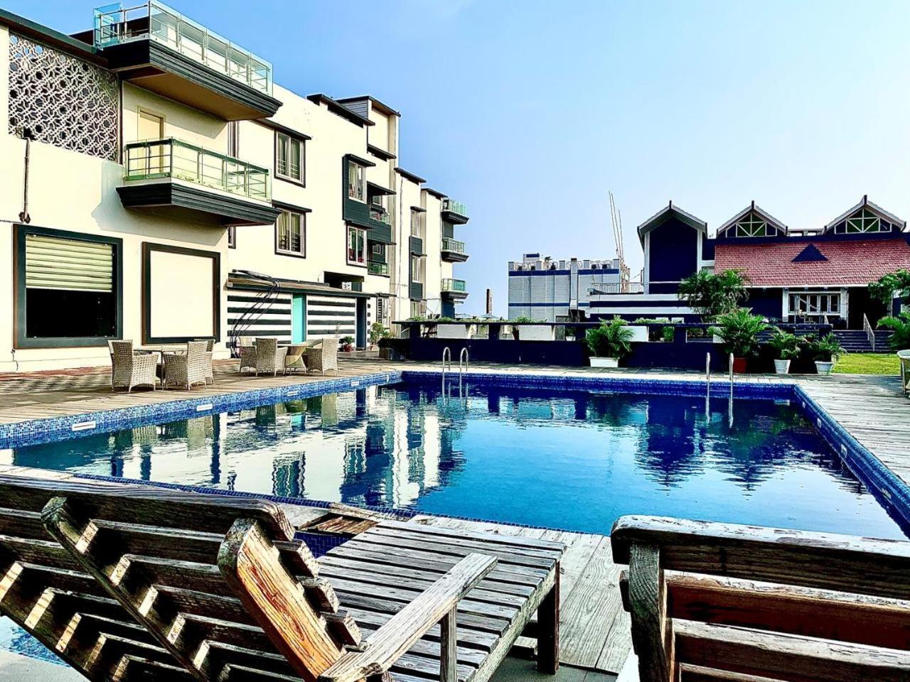 Gr Palace, In Front Of Sea-Beach With Breakfast, Swimming-Pool, Fully Air-Conditioned, Hotel With Parking Availability ปูรี ภายนอก รูปภาพ