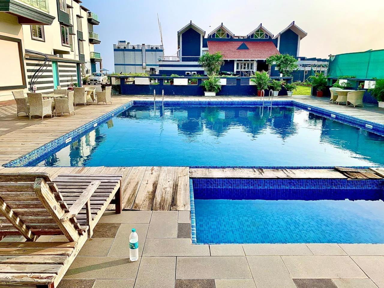 Gr Palace, In Front Of Sea-Beach With Breakfast, Swimming-Pool, Fully Air-Conditioned, Hotel With Parking Availability ปูรี ภายนอก รูปภาพ